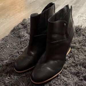 Stylish UGG  Black Ankle Boots